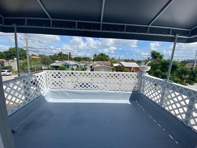 Building Photo - 2126 NW Flagler Terrace