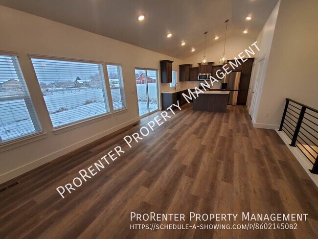 Building Photo - 233 Clair Pl