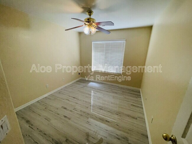 Building Photo - 43724 Elm Dr