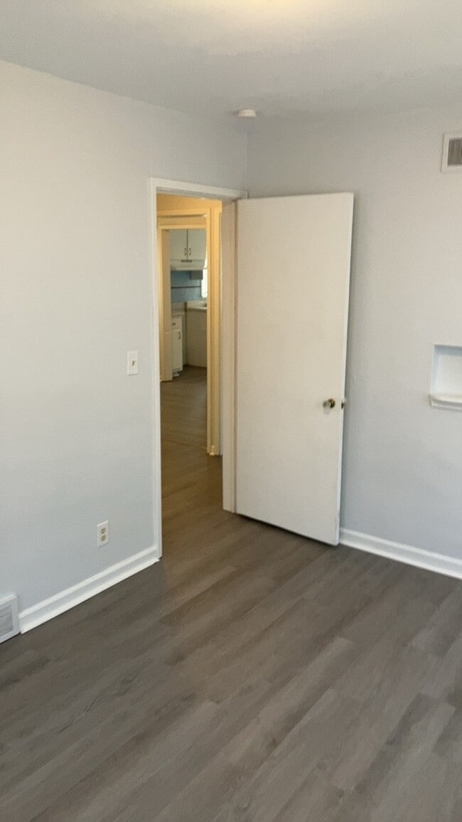 Building Photo - 4108 Woodcliffe Ave