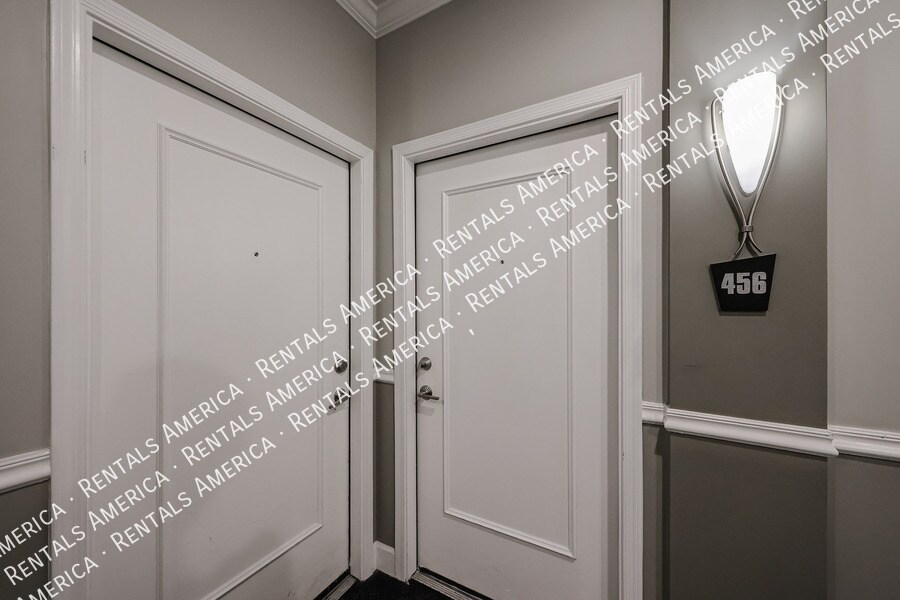 Building Photo - 1701 E Colter St