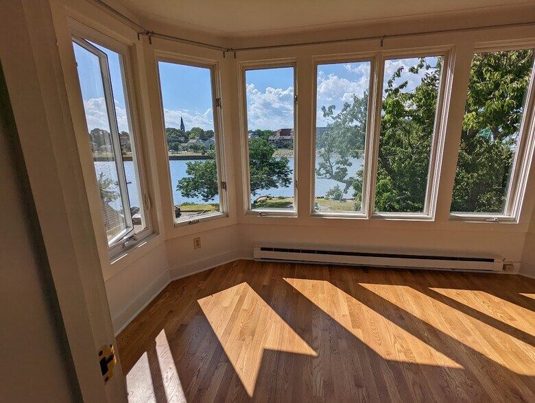 heated sunroom - 642 Quinnipiac Ave