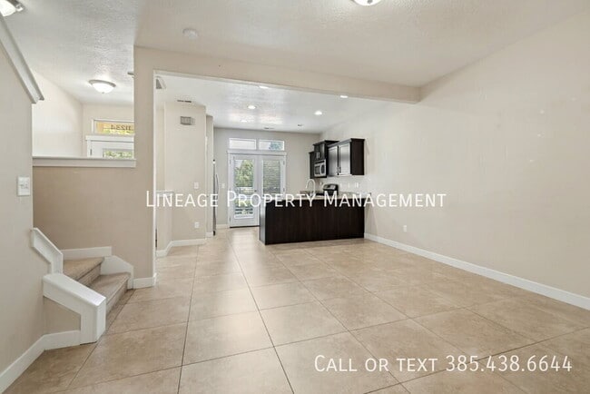 Building Photo - 11234 Summer Heights Dr