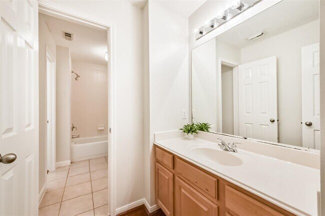 Building Photo - 11502 Bay Ledge Dr