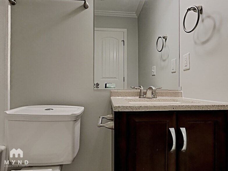 Building Photo - 4811 McAlpine Ln