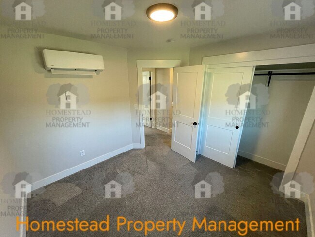 Building Photo - 644