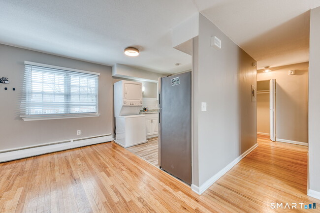 Building Photo - 66 Beths Ave