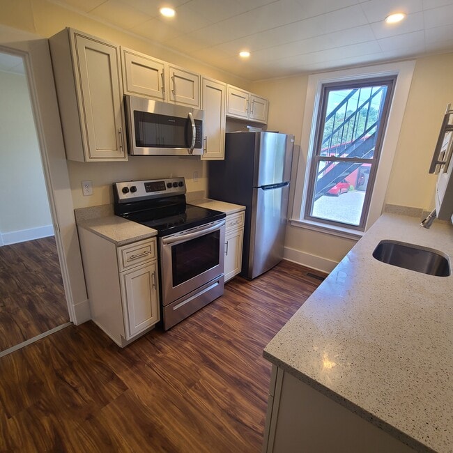 Primary Photo - 1372 Mars-Evans City Rd