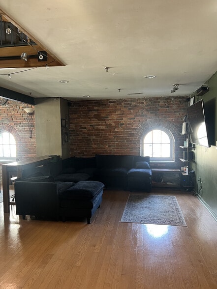 Building Photo - 51 W Blenkner St