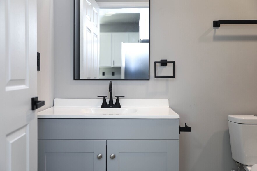 Building Photo - 1006 Pocahontas Ave