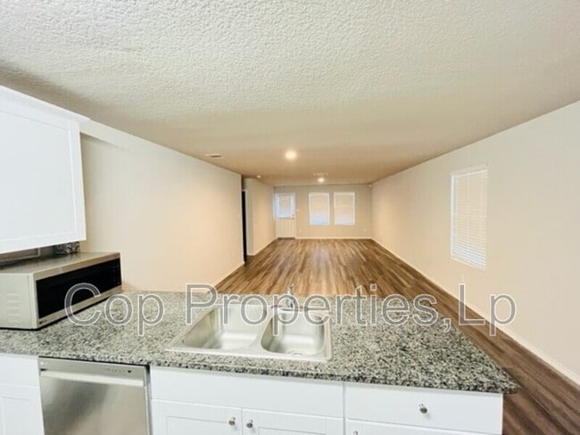 Building Photo - 4235 Mesa Cove