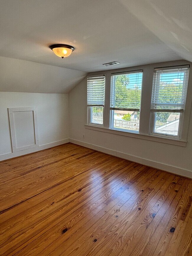 Building Photo - LEASING SPECIAL Cozy East Nashville 3 Bedr...