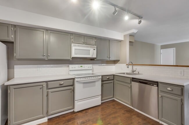 Building Photo - 980 S Dawson Way