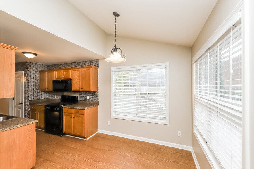 Building Photo - 7872 Newport Dr