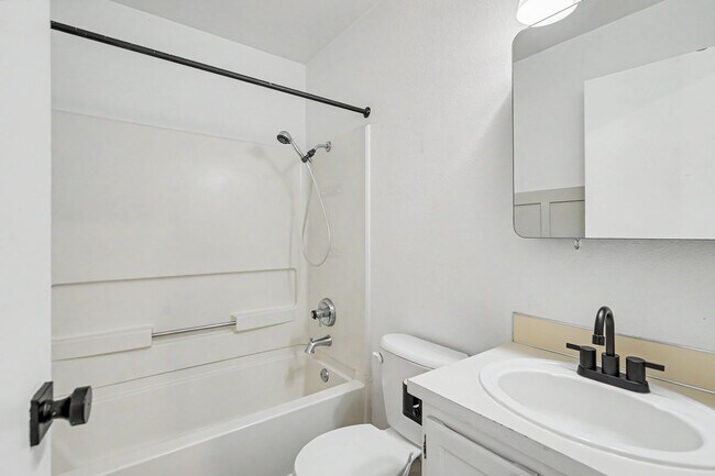 Building Photo - 5260-5262 Springcrest Drive