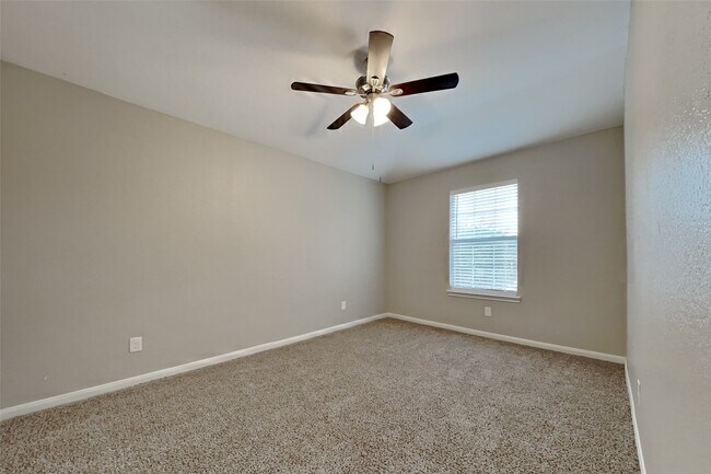 Building Photo - 21405 Surrey Glen Ct