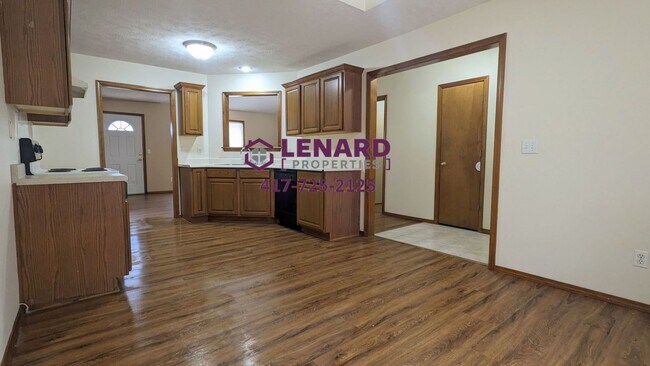 Building Photo - 3 Bedroom Home With Large Fenced Yard!