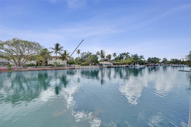 Building Photo - 350 S Shore Dr