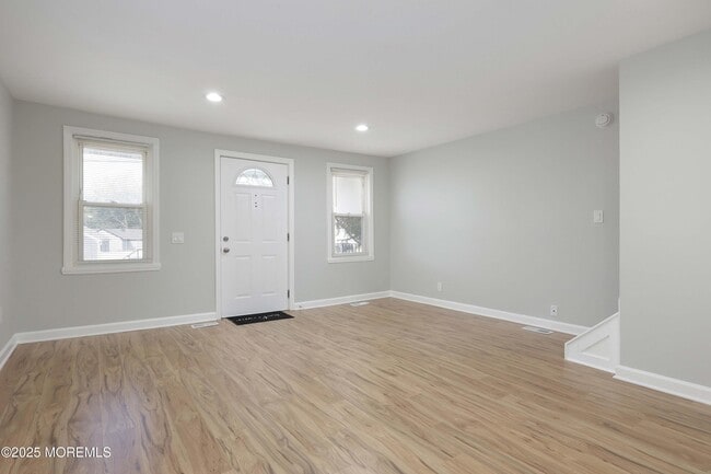 Building Photo - 811 Shore Concourse