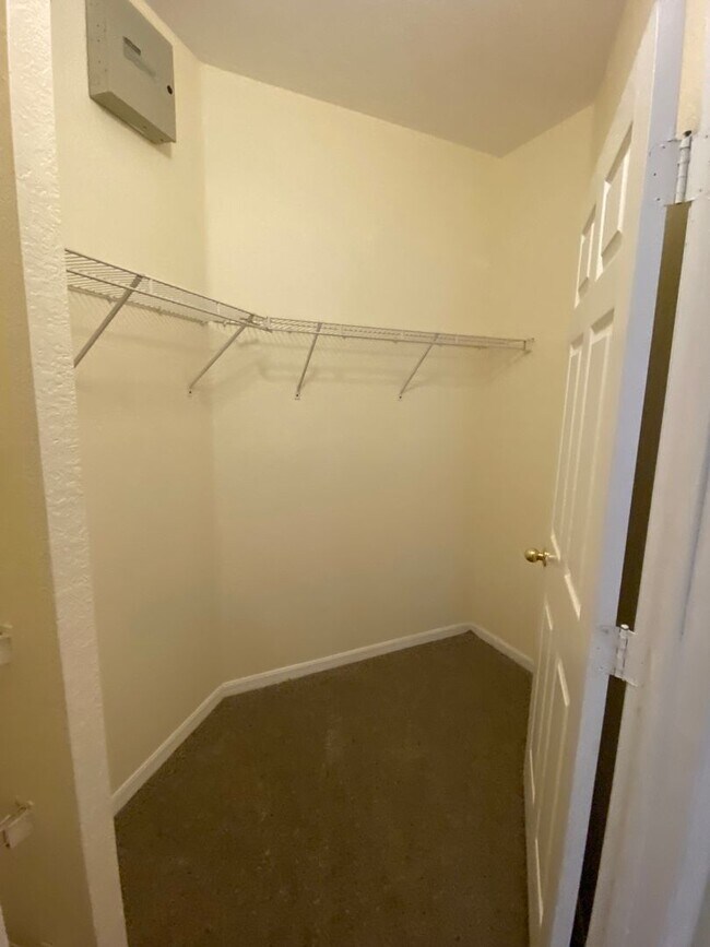Building Photo - Condo for rent