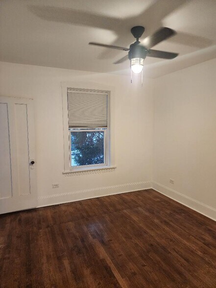Building Photo - 2507 W Belle Plaine Ave