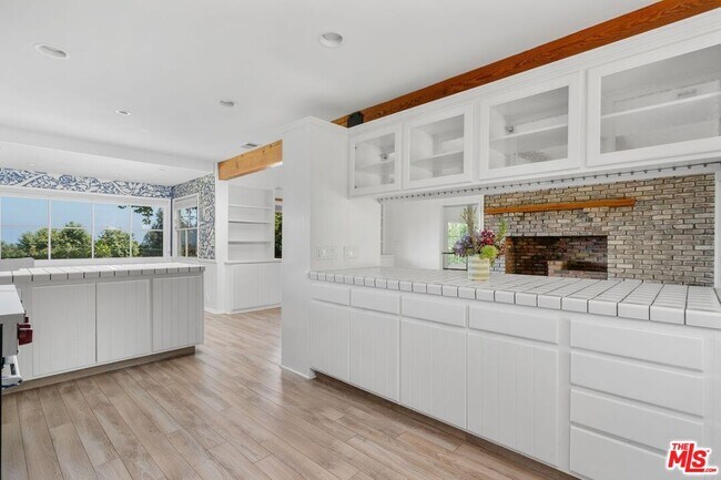 Building Photo - 6363 Sycamore Meadows Dr