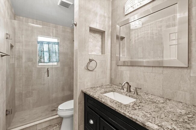 Building Photo - 443 Hamptoncrest Cir