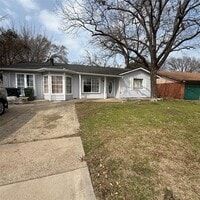 Building Photo - 2615 E Mitchell St