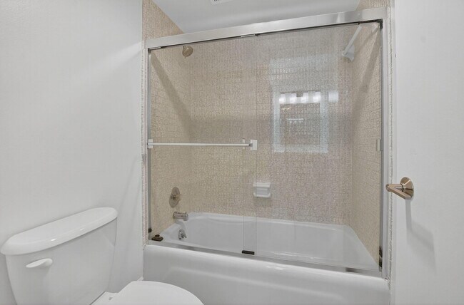 Building Photo - 4 Royal Palm Way