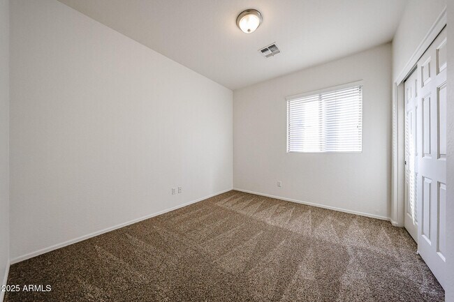 Building Photo - 45449 Alamendras St