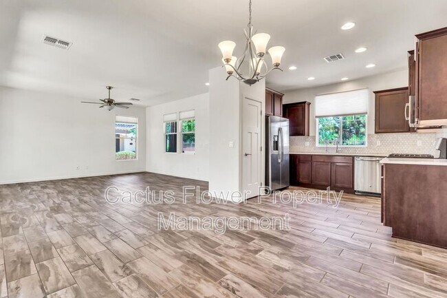 Building Photo - 2734 S Santa Rita