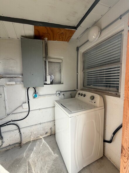 Building Photo - 6120 SW 38th St