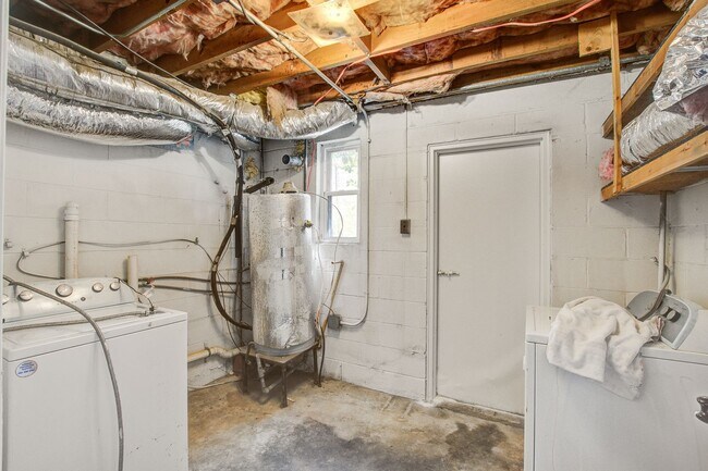 Building Photo - Now Leasing - Charming Renovated 3BR Home Near Downtown Columbia & Major Colleges