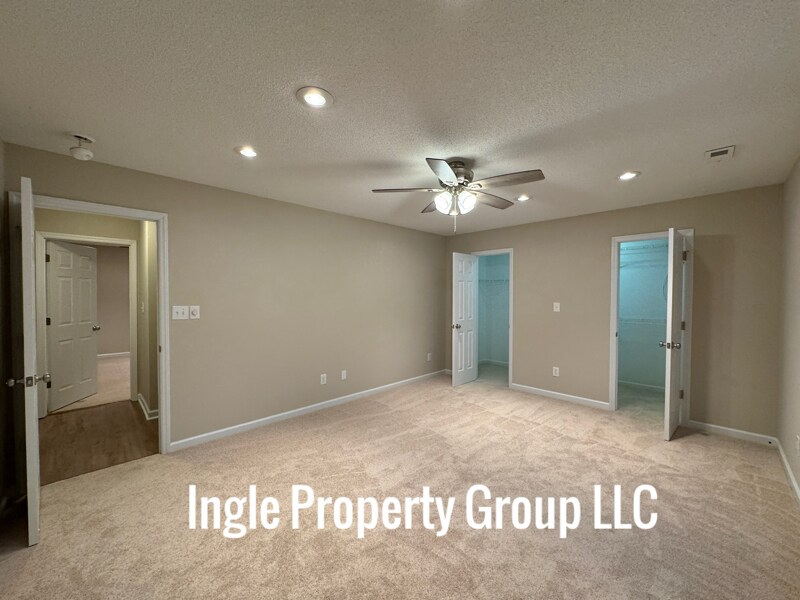 Building Photo - 18 Shapiro Ct