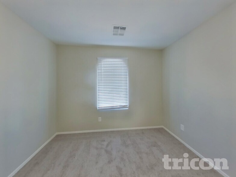 Building Photo - 3812 S 54th Glen