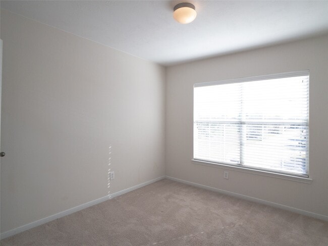 Building Photo - 5406 Timber Ct Hollow