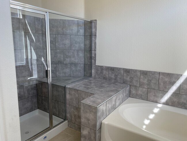 Building Photo - 2252 Bridle Wreath Ln