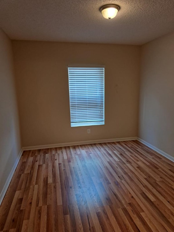 Building Photo - 872 Deerwood Ln