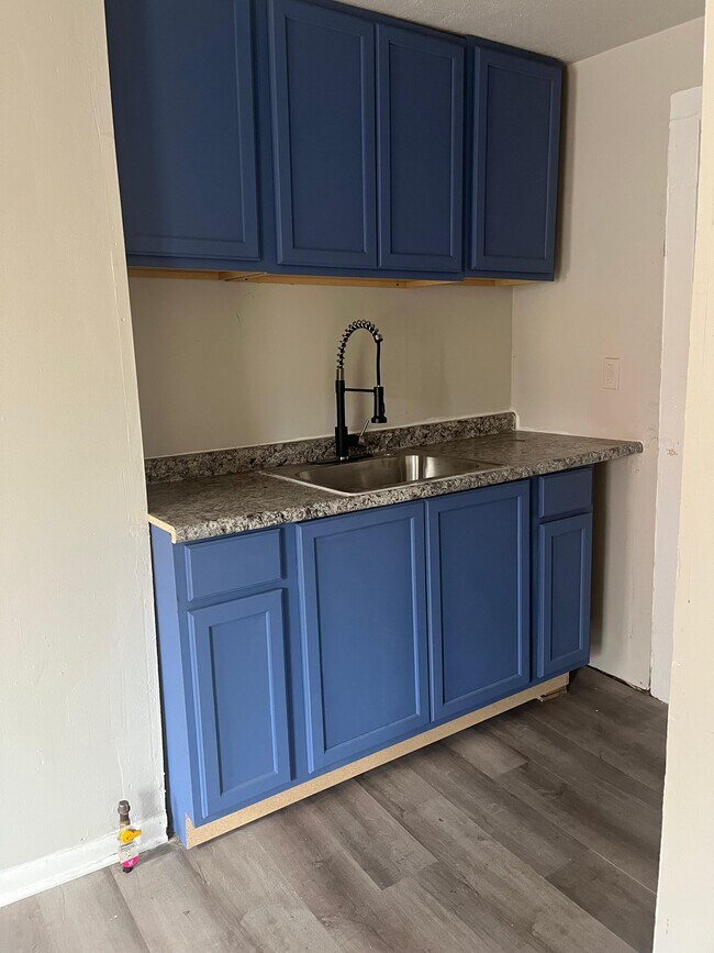 Building Photo - 3701 E 69