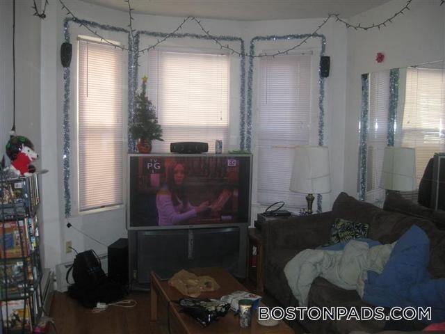 Building Photo - 35 Brookline St