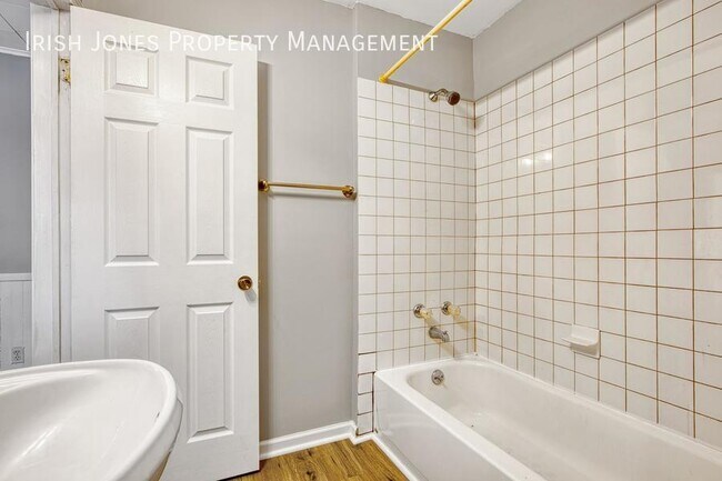 Building Photo - 15 Grove St