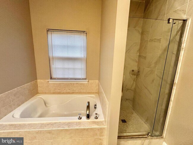 Building Photo - 312 Quinton Oaks Cir