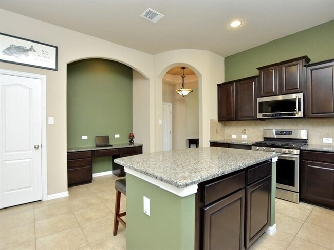 Building Photo - 510 Cameron Cove