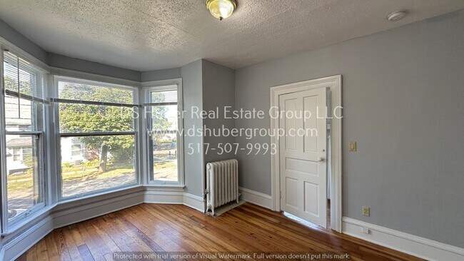 Primary Photo - 533.5 Seymour Ave