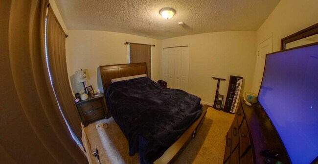 Building Photo - 3D Tour Available! Close to Campus + Washe...
