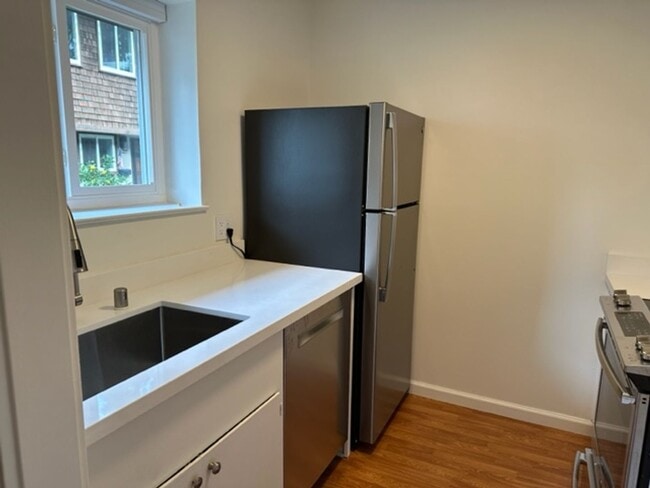 Building Photo - EPIC REA: 2 BR/1 BA Townhome w/ 1 Parking in Great Corte Madera