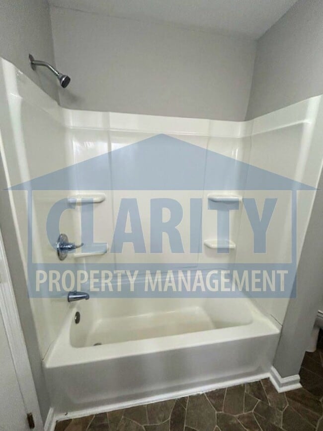 Building Photo - Two bedroom townhome in Hixson!