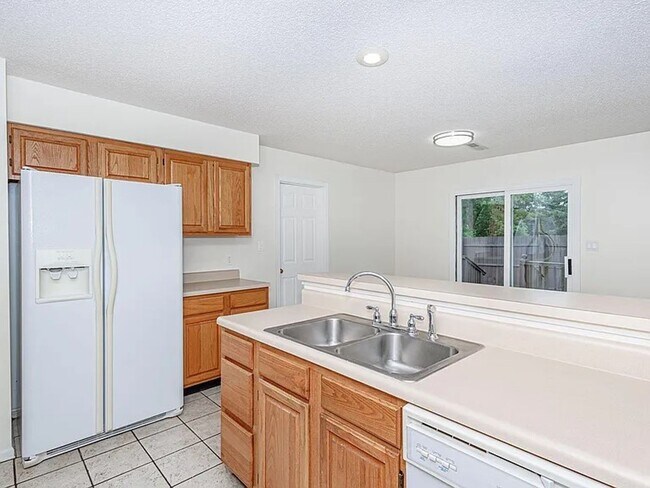 Building Photo - 3804 Larkspur Ct
