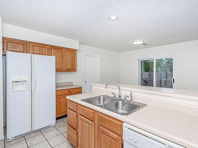 Building Photo - Great 3 Bedroom Home In South Columbia!