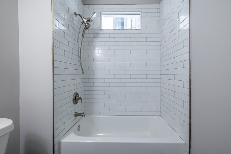 Renovated shower and bath - 1450 Piedmont Ave NE